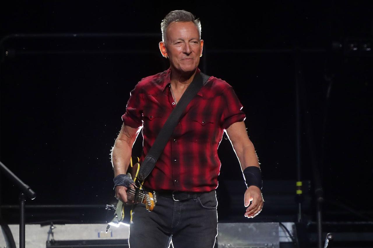 Bruce Springsteen says diaphragm pain from peptic ulcer disease was &quot;killing me&quot;