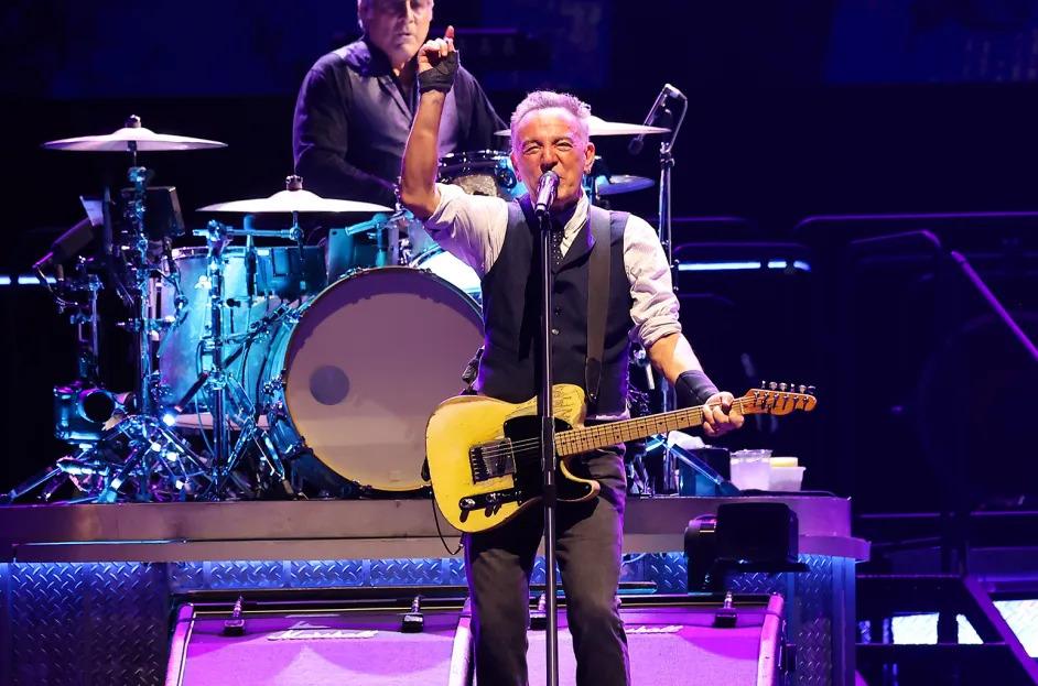 Bruce Springsteen Is Officially a Billionaire
