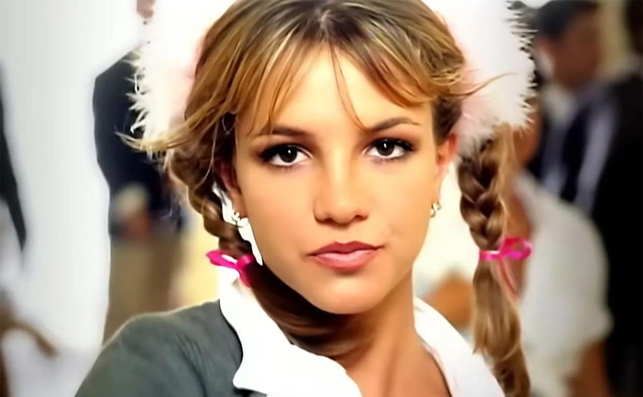 Britney Spears' &quot;Baby One More Time&quot; Hits Billion Views on YouTube