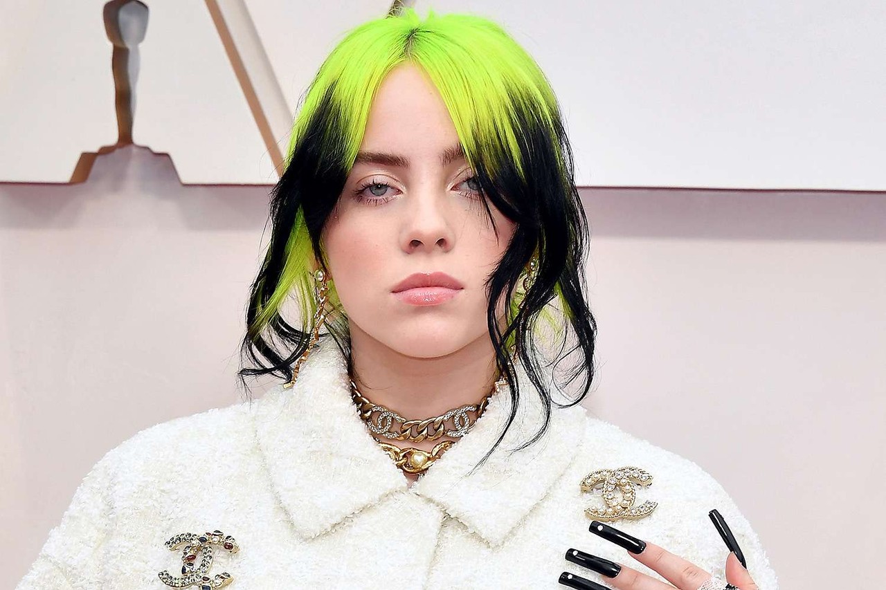 Билли айлиш глаза. Billie Eilish фото. Билли Айлиш с зелёными волосами. Билли Айлиш лицо.