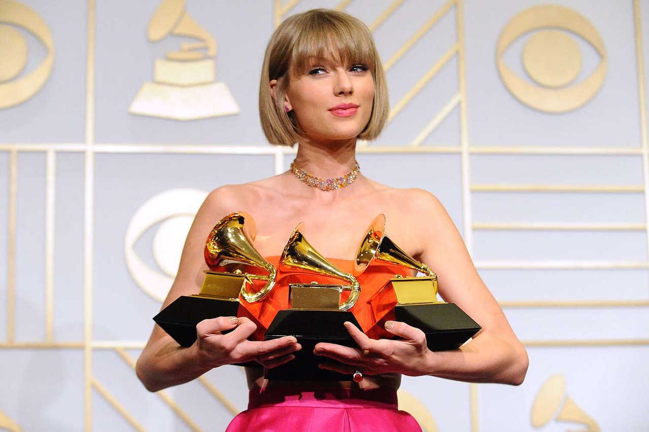 Тейлор Свифт выиграла награду "Альбом года" на "Грэмми"-2024 и установила рекорд