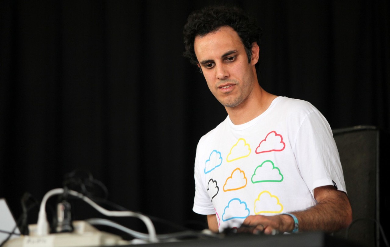 Four Tet announces new album "Three" with the track "Daydream Repeat"