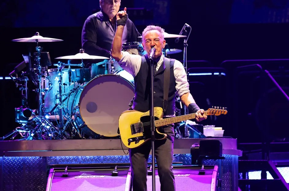 Bruce Springsteen Is Officially a Billionaire