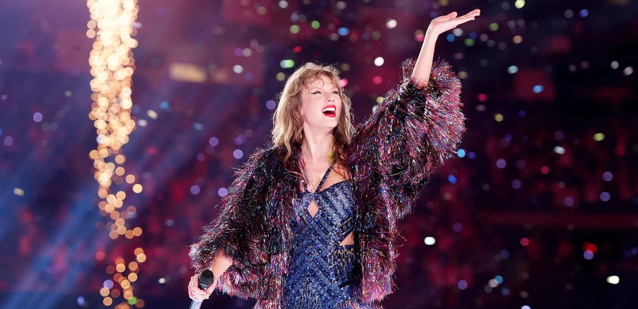 Taylor Swift Credits Fans for Six Grammy Nods During Toronto Show