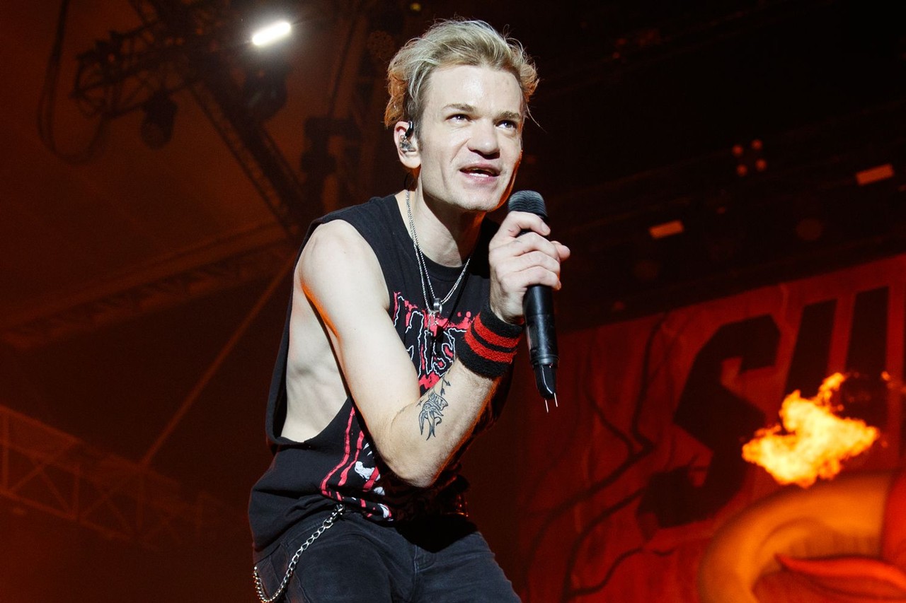 Sum 41’s Deryck Whibley hospitalized with pneumonia