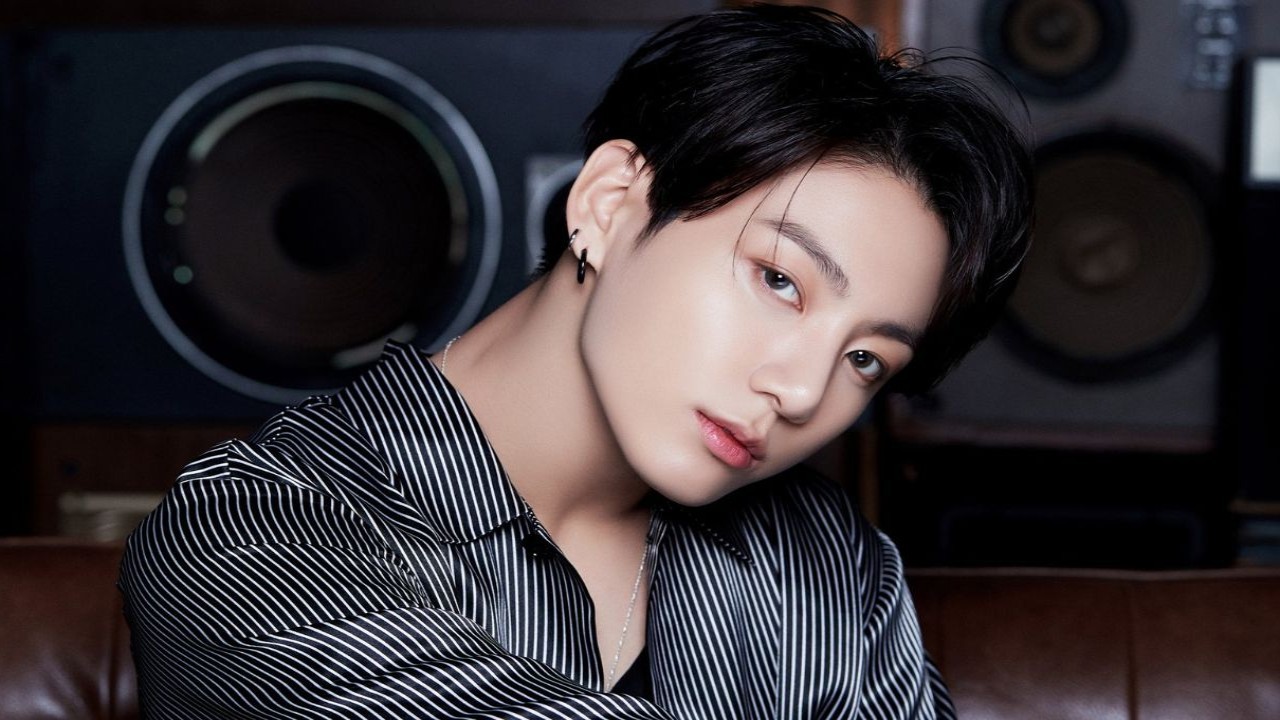Jungkook says he "misses" performing with his BTS bandmates