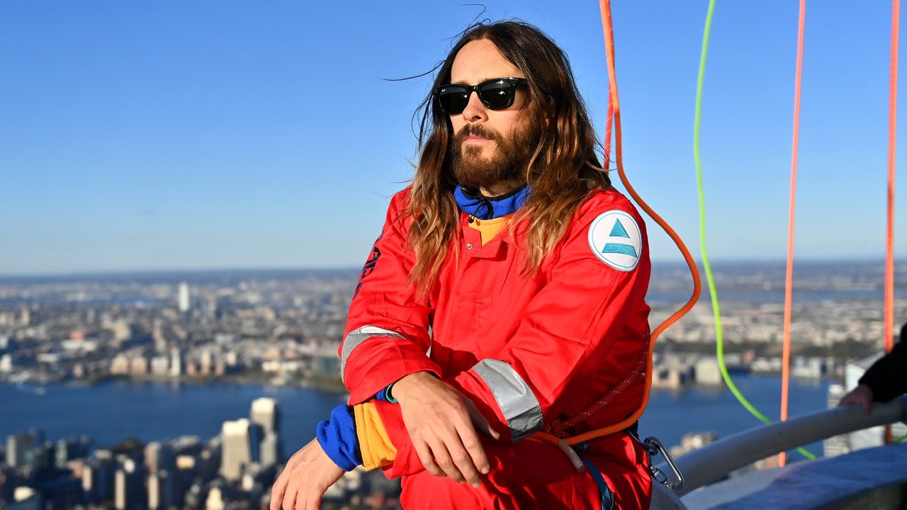Jared Leto climbs Empire State Building
