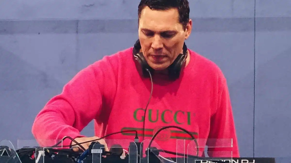 Kaskade to replace Tiesto as Super Bowl’s first in-game DJ