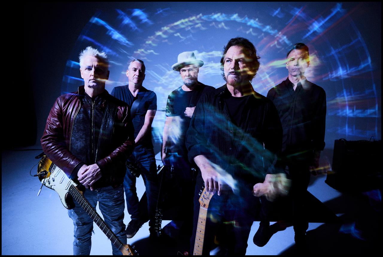 Фанаты смогут послушать новый альбом Pearl Jam в кино в формате Dolby Atmos